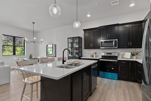 3026 COMMUNITY WAY, Menasha, WI 54952