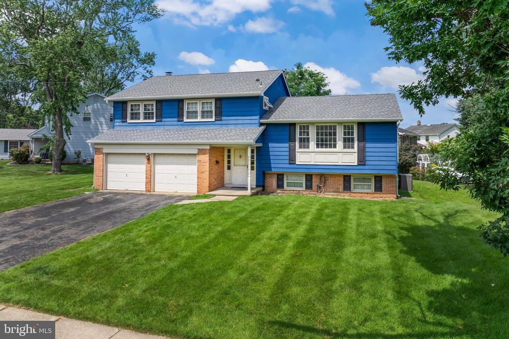 645 CROYDEN DR, Cherry Hill, NJ 08003