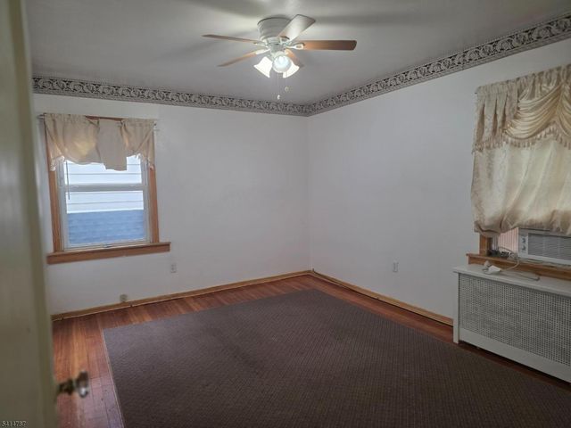 5 Roosevelt Ave, East Orange City, NJ 07017