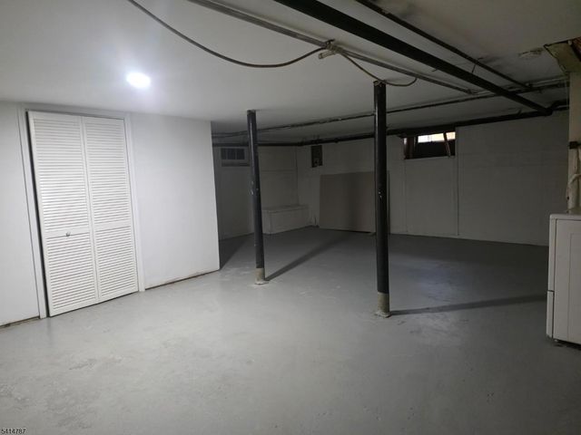 5 Roosevelt Ave, East Orange City, NJ 07017
