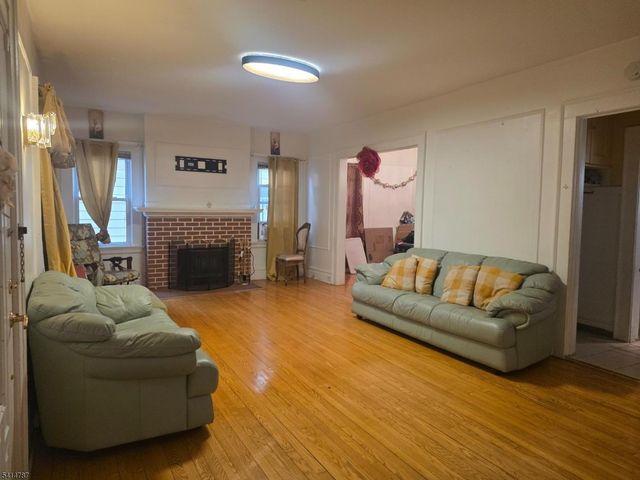 5 Roosevelt Ave, East Orange City, NJ 07017
