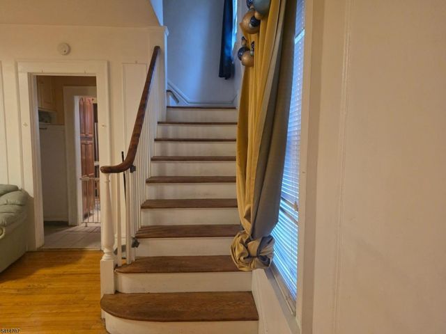 5 Roosevelt Ave, East Orange City, NJ 07017