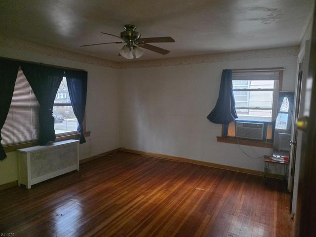 5 Roosevelt Ave, East Orange City, NJ 07017