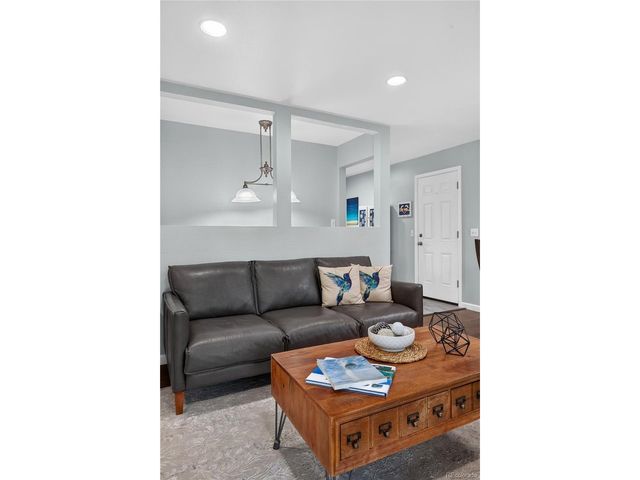 7650 S Kit Carson Dr, Centennial, CO 80122