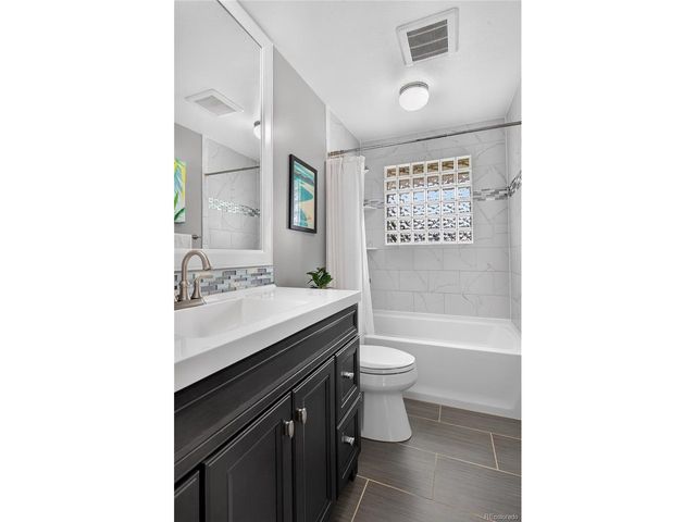 7650 S Kit Carson Dr, Centennial, CO 80122