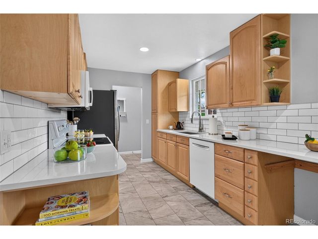 7650 S Kit Carson Dr, Centennial, CO 80122