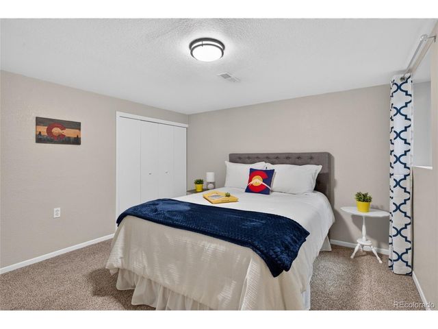 7650 S Kit Carson Dr, Centennial, CO 80122