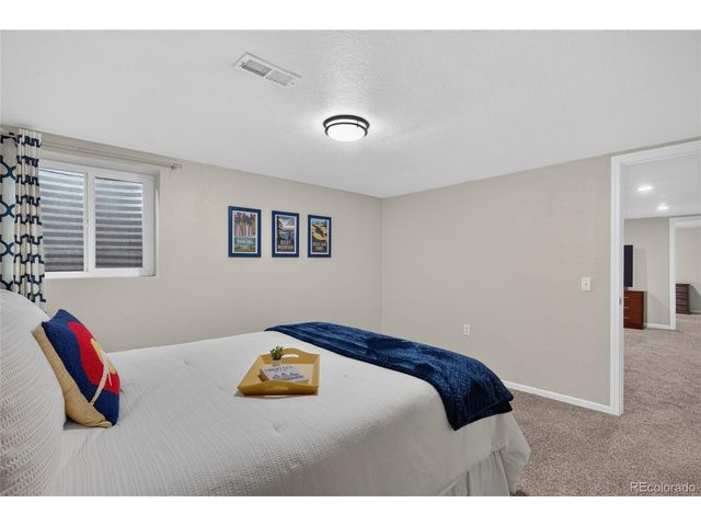 7650 S Kit Carson Dr, Centennial, CO 80122