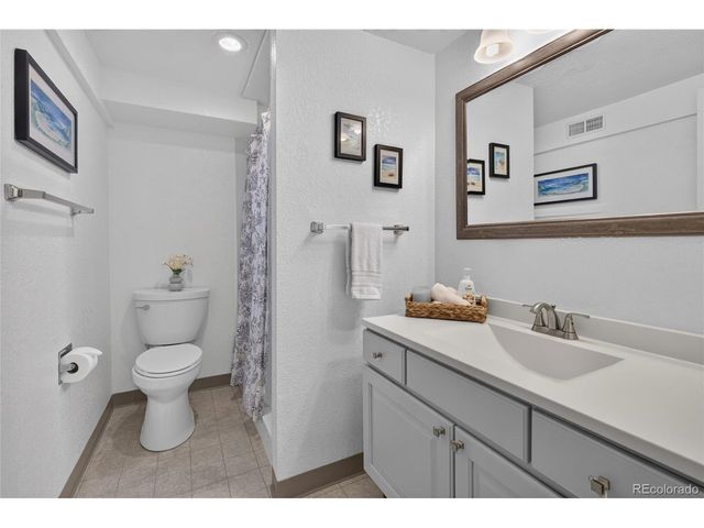 7650 S Kit Carson Dr, Centennial, CO 80122
