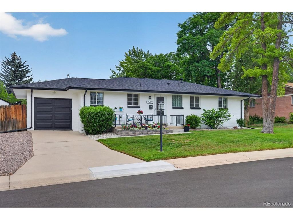 7650 S Kit Carson Dr, Centennial, CO 80122
