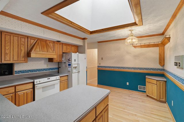 2724 Windsor Forest Dr, Louisville, KY 40272