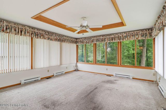 2724 Windsor Forest Dr, Louisville, KY 40272