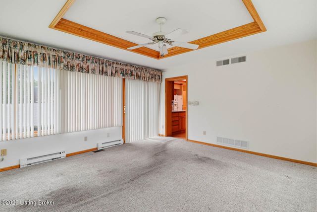 2724 Windsor Forest Dr, Louisville, KY 40272