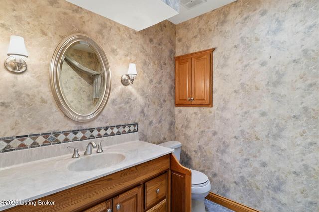 2724 Windsor Forest Dr, Louisville, KY 40272
