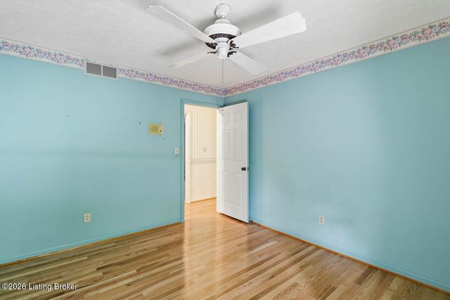 2724 Windsor Forest Dr, Louisville, KY 40272