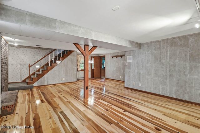 2724 Windsor Forest Dr, Louisville, KY 40272