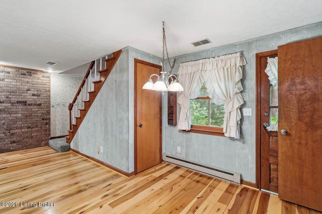 2724 Windsor Forest Dr, Louisville, KY 40272