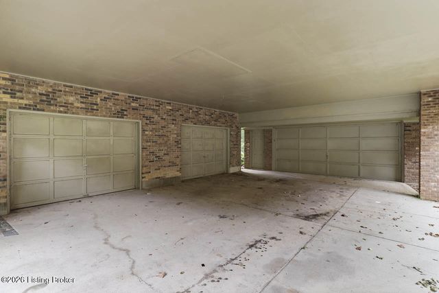 2724 Windsor Forest Dr, Louisville, KY 40272