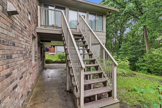 2724 Windsor Forest Dr, Louisville, KY 40272