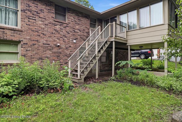 2724 Windsor Forest Dr, Louisville, KY 40272