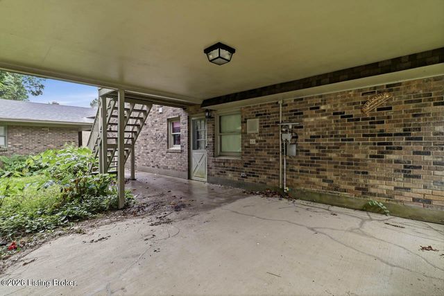 2724 Windsor Forest Dr, Louisville, KY 40272