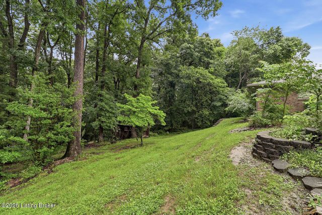 2724 Windsor Forest Dr, Louisville, KY 40272