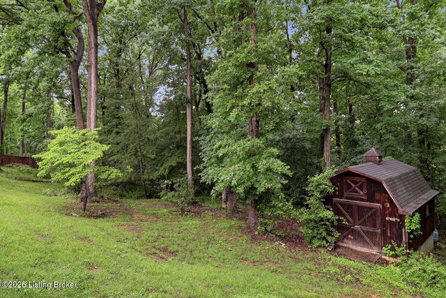2724 Windsor Forest Dr, Louisville, KY 40272