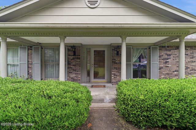 2724 Windsor Forest Dr, Louisville, KY 40272