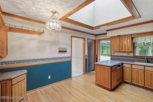 2724 Windsor Forest Dr, Louisville, KY 40272