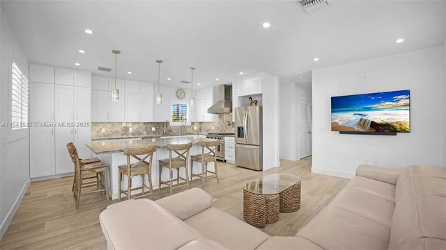 410 Bowie Ln, Key Largo, FL 33037