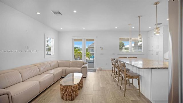 410 Bowie Ln, Key Largo, FL 33037