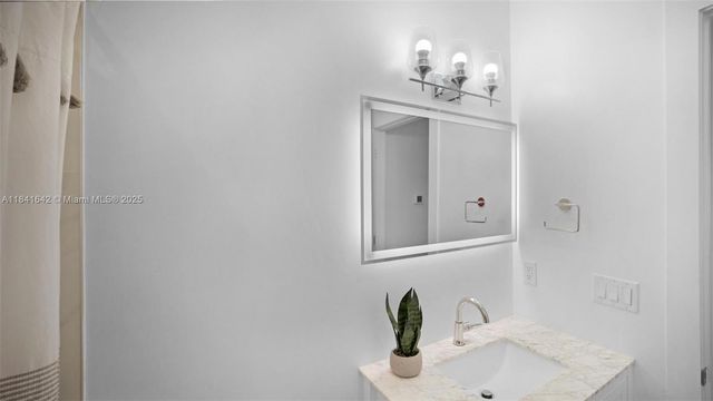 410 Bowie Ln, Key Largo, FL 33037