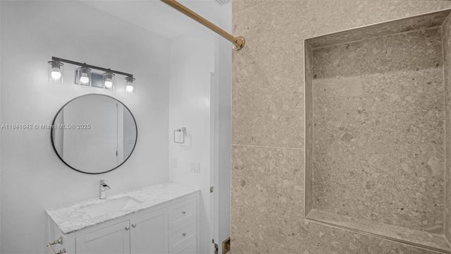 410 Bowie Ln, Key Largo, FL 33037