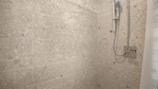 410 Bowie Ln, Key Largo, FL 33037