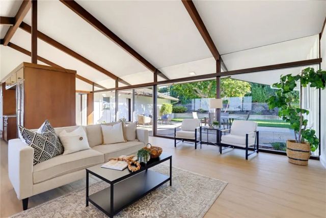 24 Cayuse Lane, Rancho Palos Verdes, CA 90275