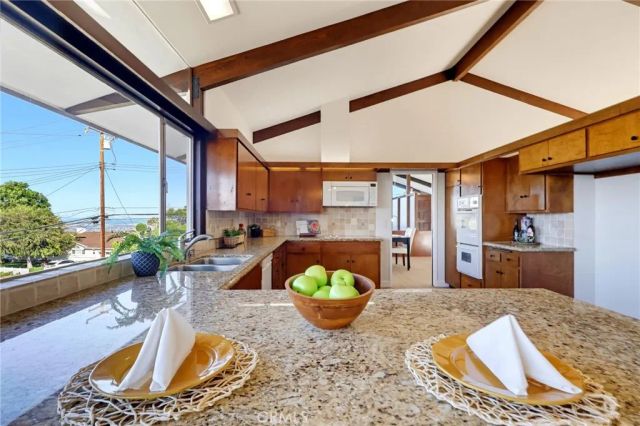 24 Cayuse Lane, Rancho Palos Verdes, CA 90275