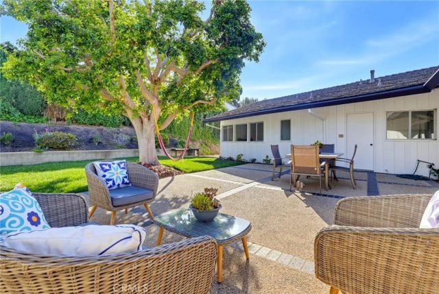 24 Cayuse Lane, Rancho Palos Verdes, CA 90275