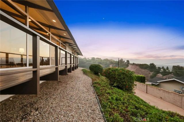 24 Cayuse Lane, Rancho Palos Verdes, CA 90275