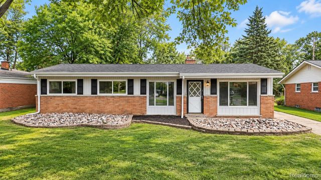 8961 Clinton River Road, Sterling Heights, MI 48314