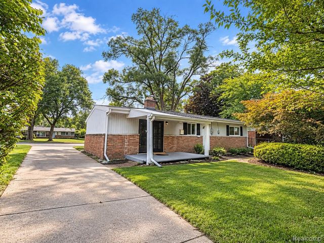 8961 Clinton River Road, Sterling Heights, MI 48314