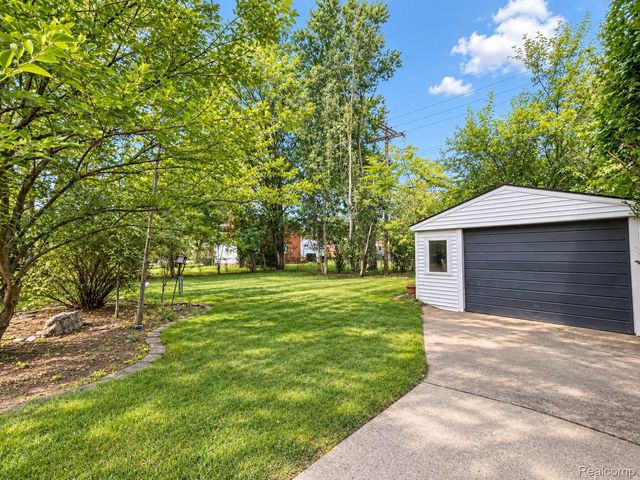 8961 Clinton River Road, Sterling Heights, MI 48314