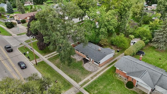 8961 Clinton River Road, Sterling Heights, MI 48314
