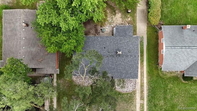8961 Clinton River Road, Sterling Heights, MI 48314