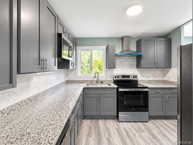 8961 Clinton River Road, Sterling Heights, MI 48314