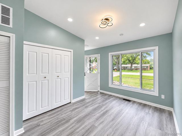 8961 Clinton River Road, Sterling Heights, MI 48314