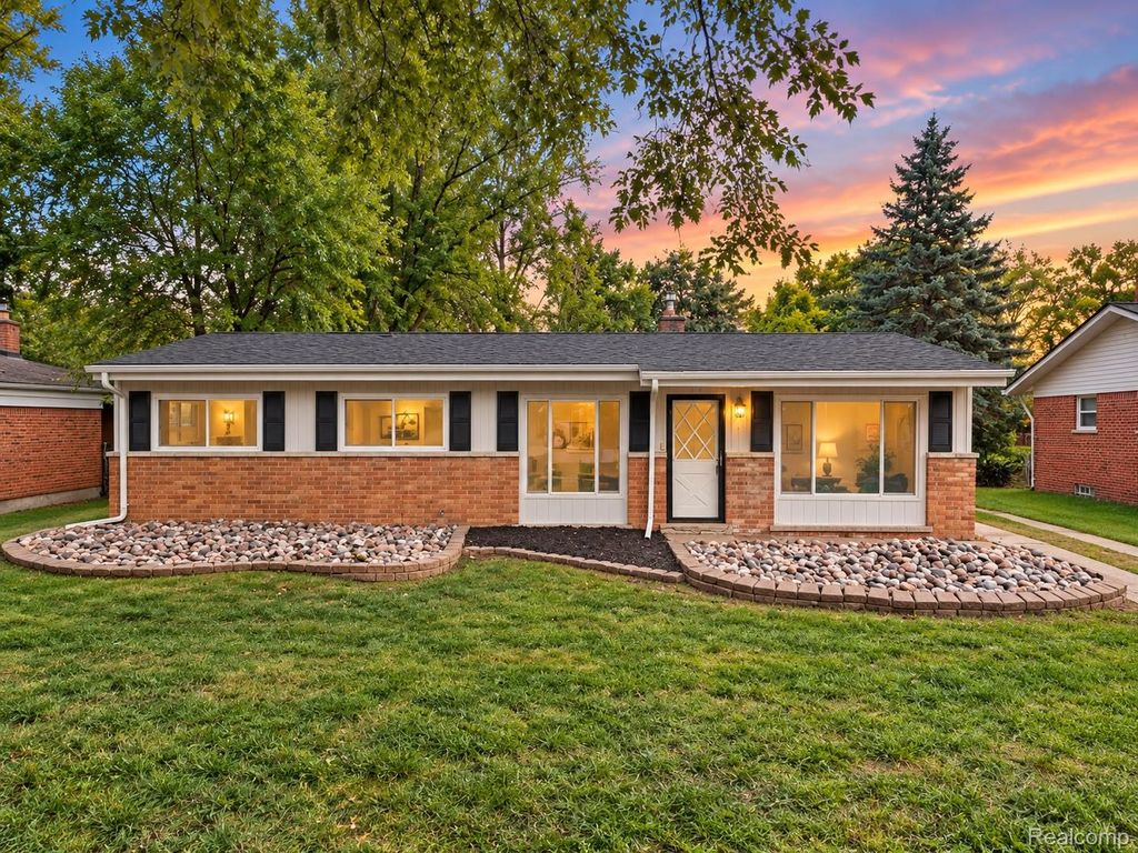 8961 Clinton River Road, Sterling Heights, MI 48314