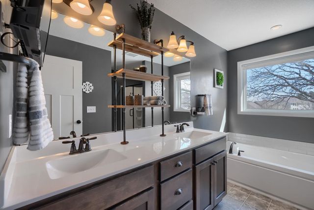 9787 Lower 8th Street, Lake Elmo, MN 55042