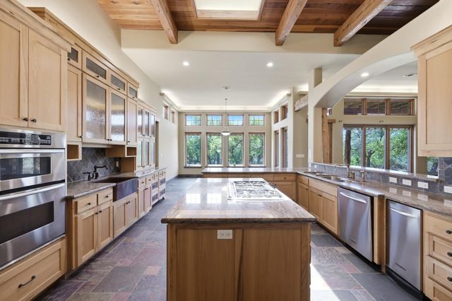 15425 Fitzhugh RD, Dripping Springs, TX 78620