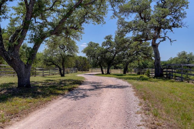 15425 Fitzhugh RD, Dripping Springs, TX 78620