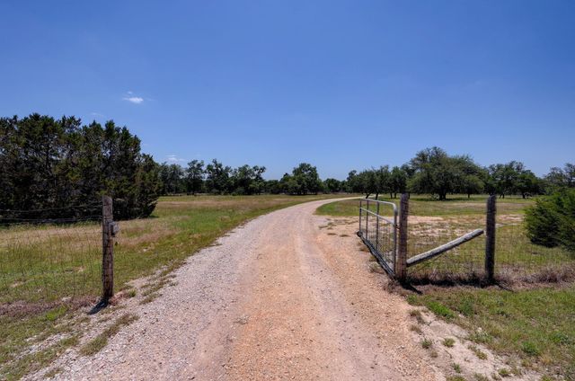 15425 Fitzhugh RD, Dripping Springs, TX 78620